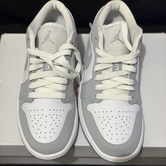 Women’s Air Jordan 1 Low size 6 (2 right feet!) - Picture 3 of 8